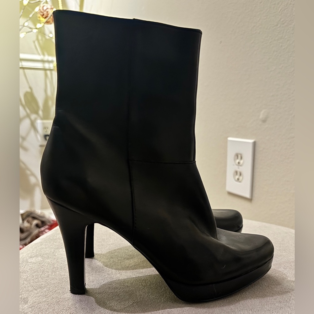 Diba "Recharge" Black Genuine Leather Platform Boots - Women's Size 6M